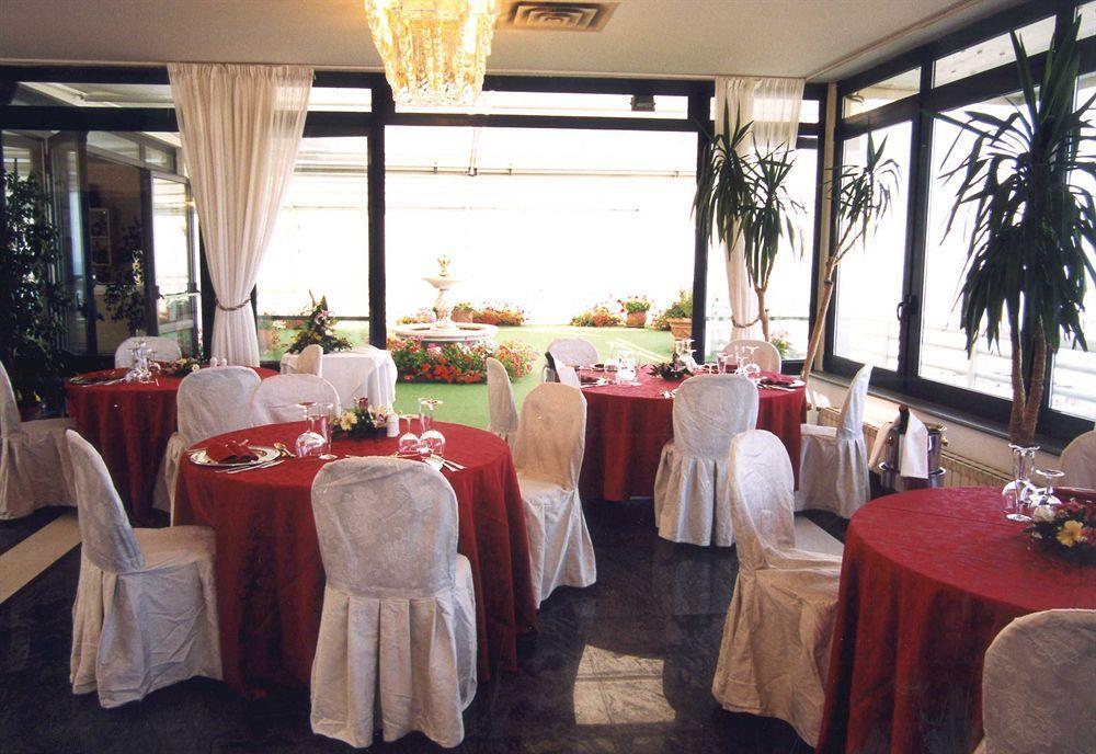Hotel Esplanade Pescara Buitenkant foto