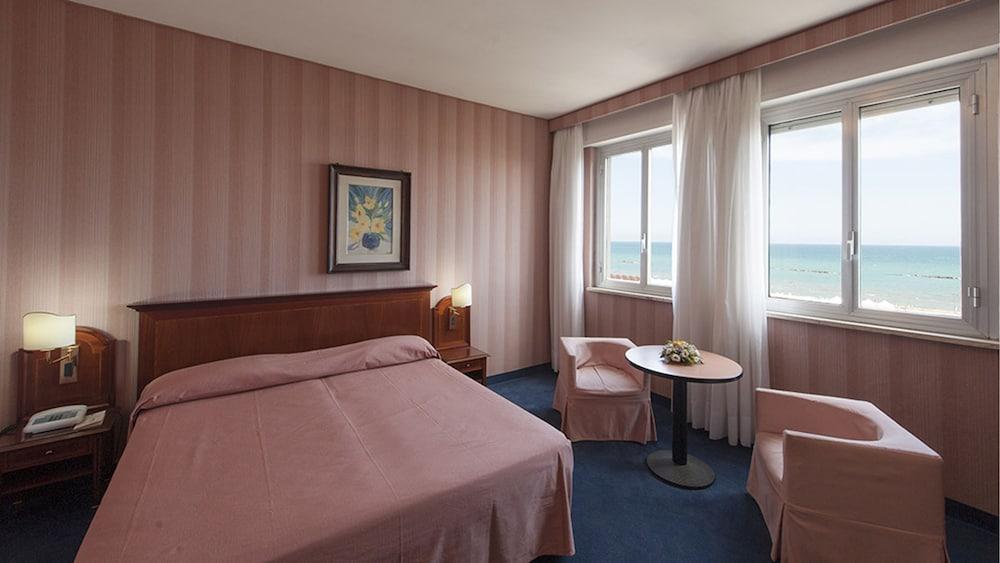 Hotel Esplanade Pescara Buitenkant foto