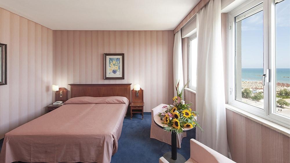 Hotel Esplanade Pescara Buitenkant foto
