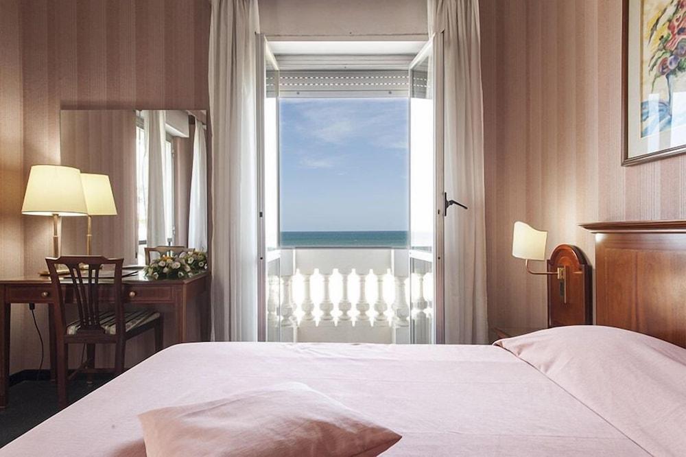 Hotel Esplanade Pescara Buitenkant foto